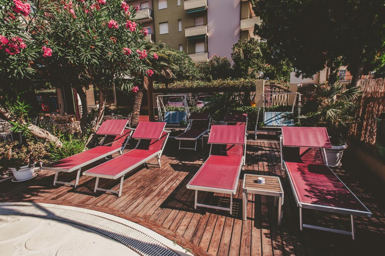 Ligure Residence Пьетра-Лигуре Экстерьер фото