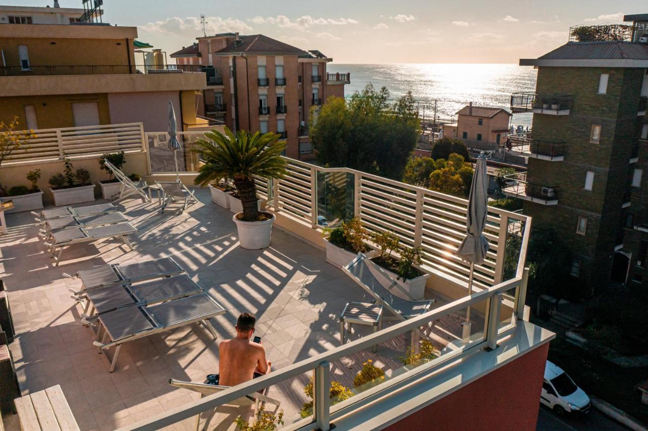 Ligure Residence Пьетра-Лигуре Экстерьер фото