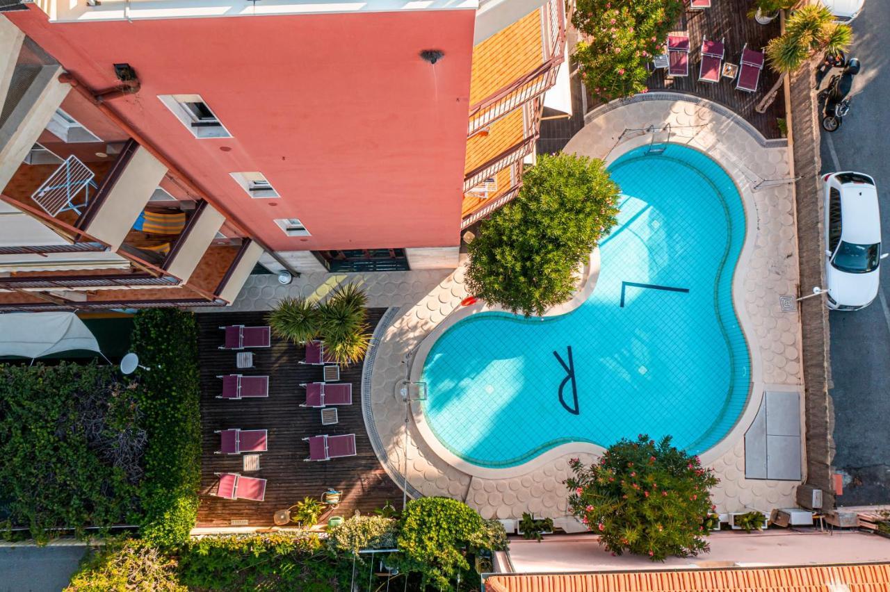 Ligure Residence Пьетра-Лигуре Экстерьер фото