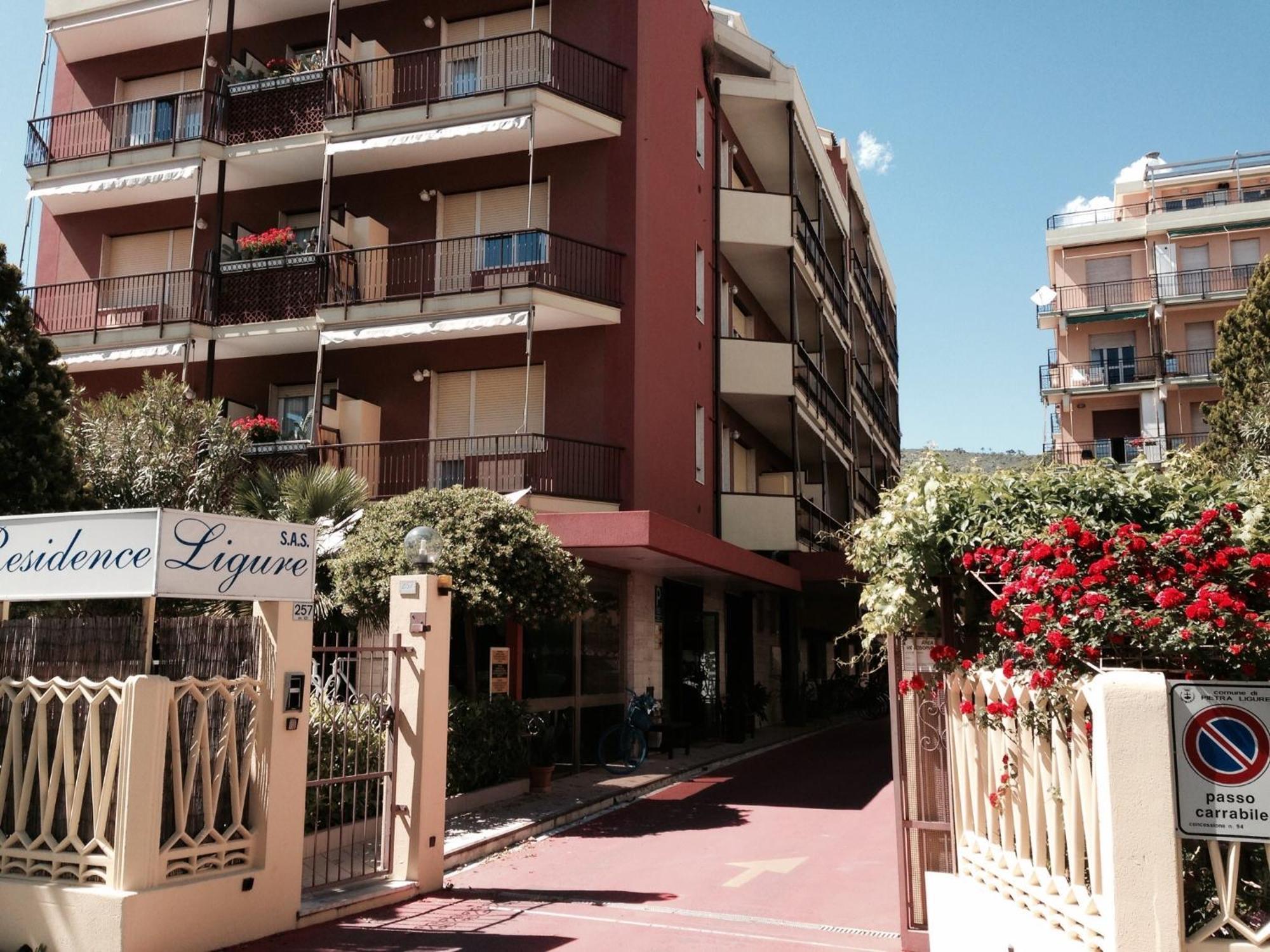 Ligure Residence Пьетра-Лигуре Экстерьер фото