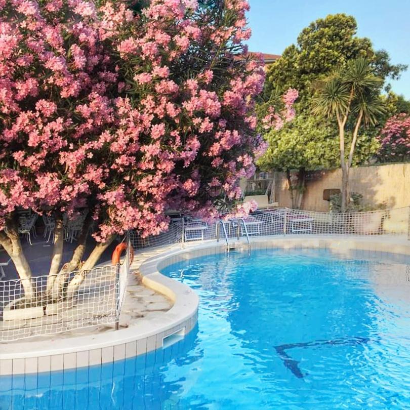 Ligure Residence Пьетра-Лигуре Экстерьер фото